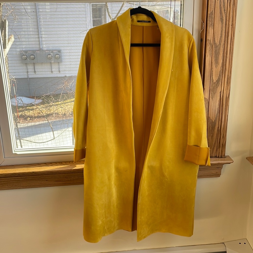 T Tahari Trench. Yellow
